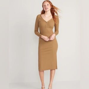Old Navy Rib-Knit Henley Midi Dress, size large.